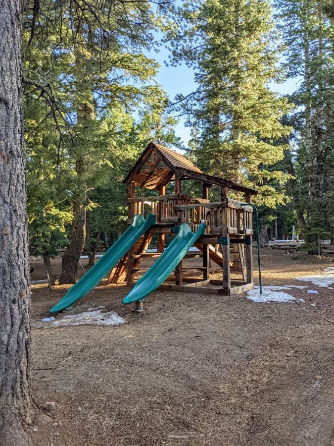 Pinewoods Resort And Rv Park Duck Creek Village Buitenkant foto