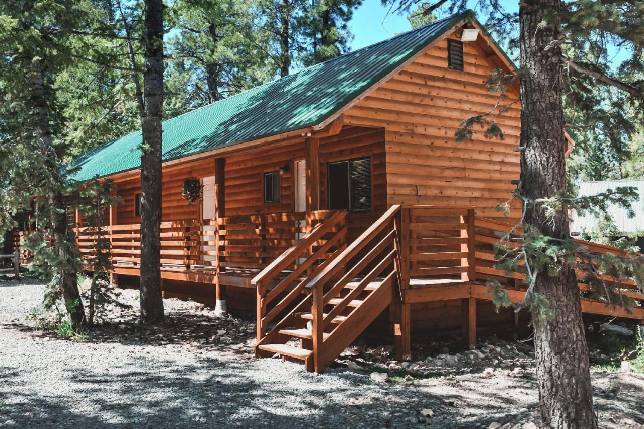 Pinewoods Resort And Rv Park Duck Creek Village Buitenkant foto