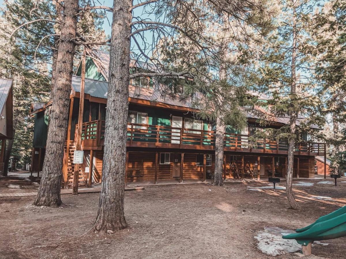 Pinewoods Resort And Rv Park Duck Creek Village Buitenkant foto
