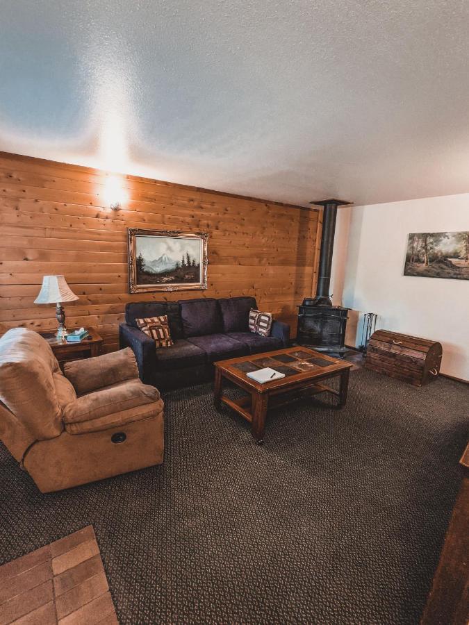 Pinewoods Resort And Rv Park Duck Creek Village Buitenkant foto