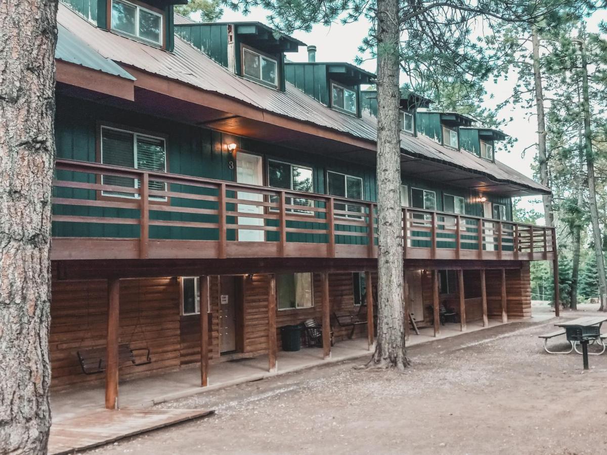 Pinewoods Resort And Rv Park Duck Creek Village Buitenkant foto